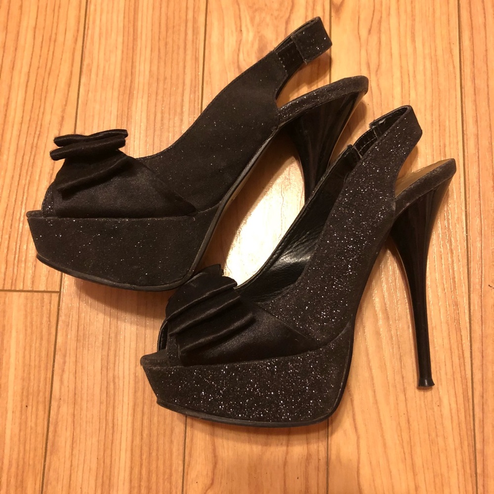 2/$20 🌻 Elegant Black Sparkle Peep Toe Heel + Bow